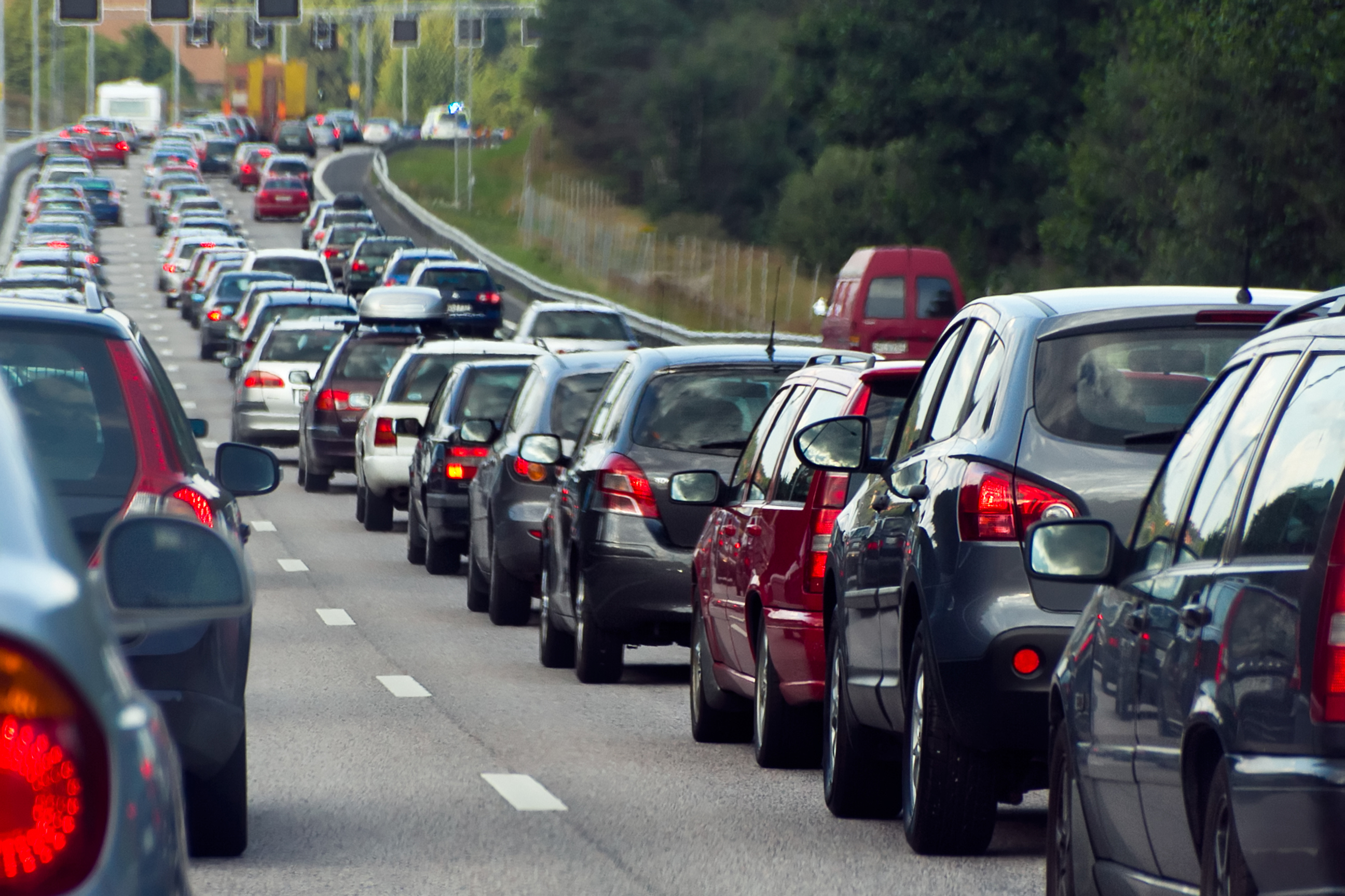 Coches en una carretera