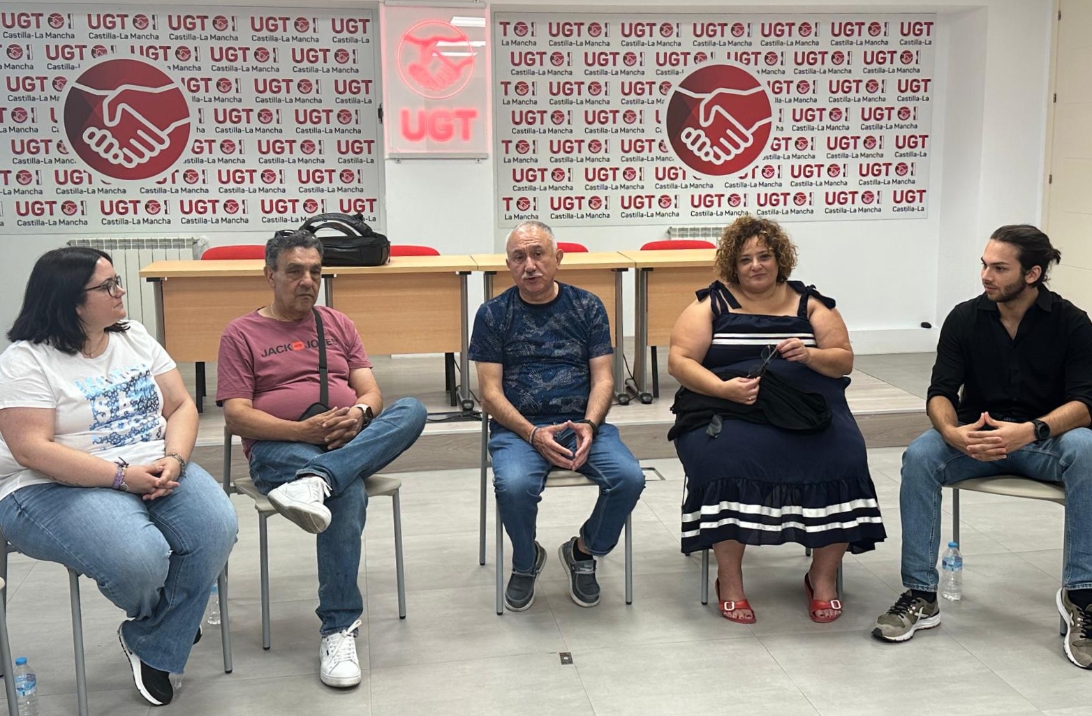 Encuentro del secretario general con los delegados sindicales de Puy du Fou