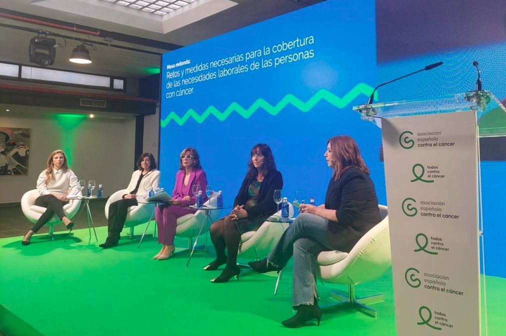 Ana Garcia de la Torre en las  Jornadas de la Asociación Española contra el Cáncer