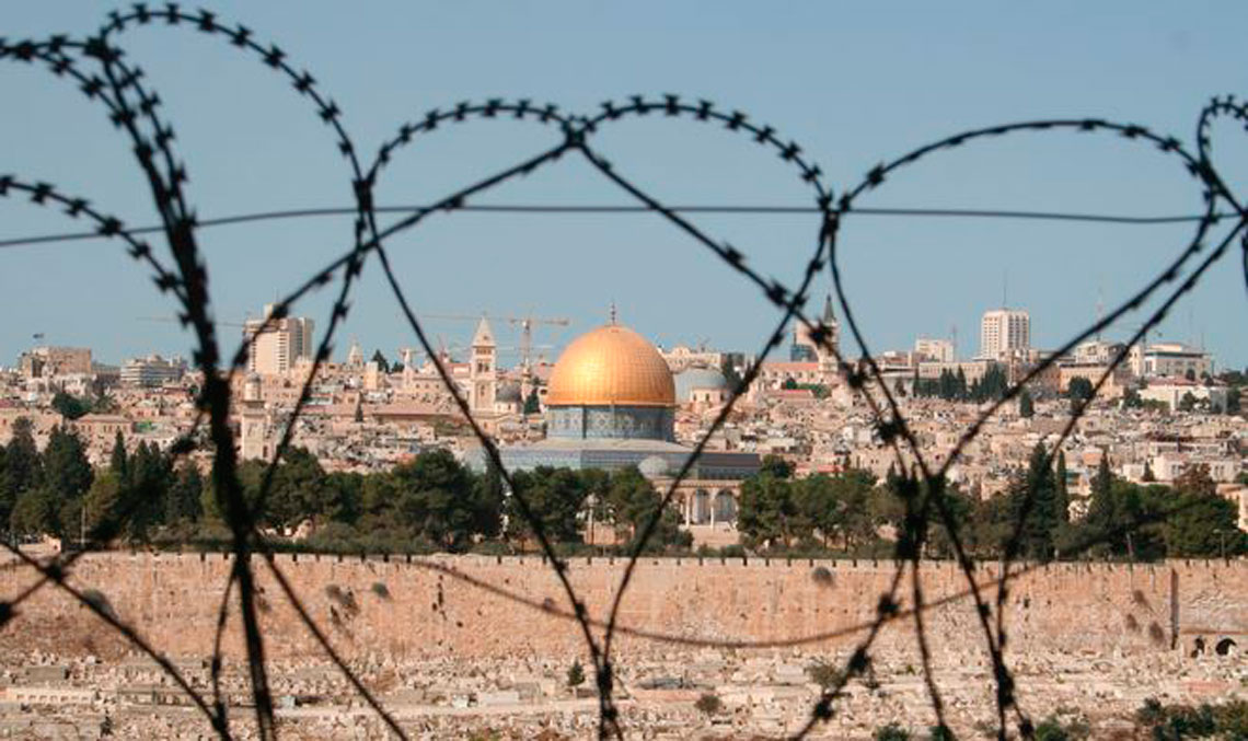 Gaza rodeada por alambrada de espinos