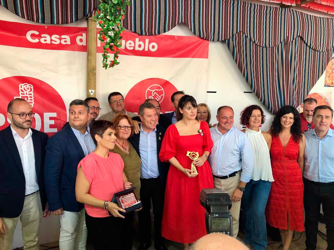 Cristina Estévez recogiendo el premio