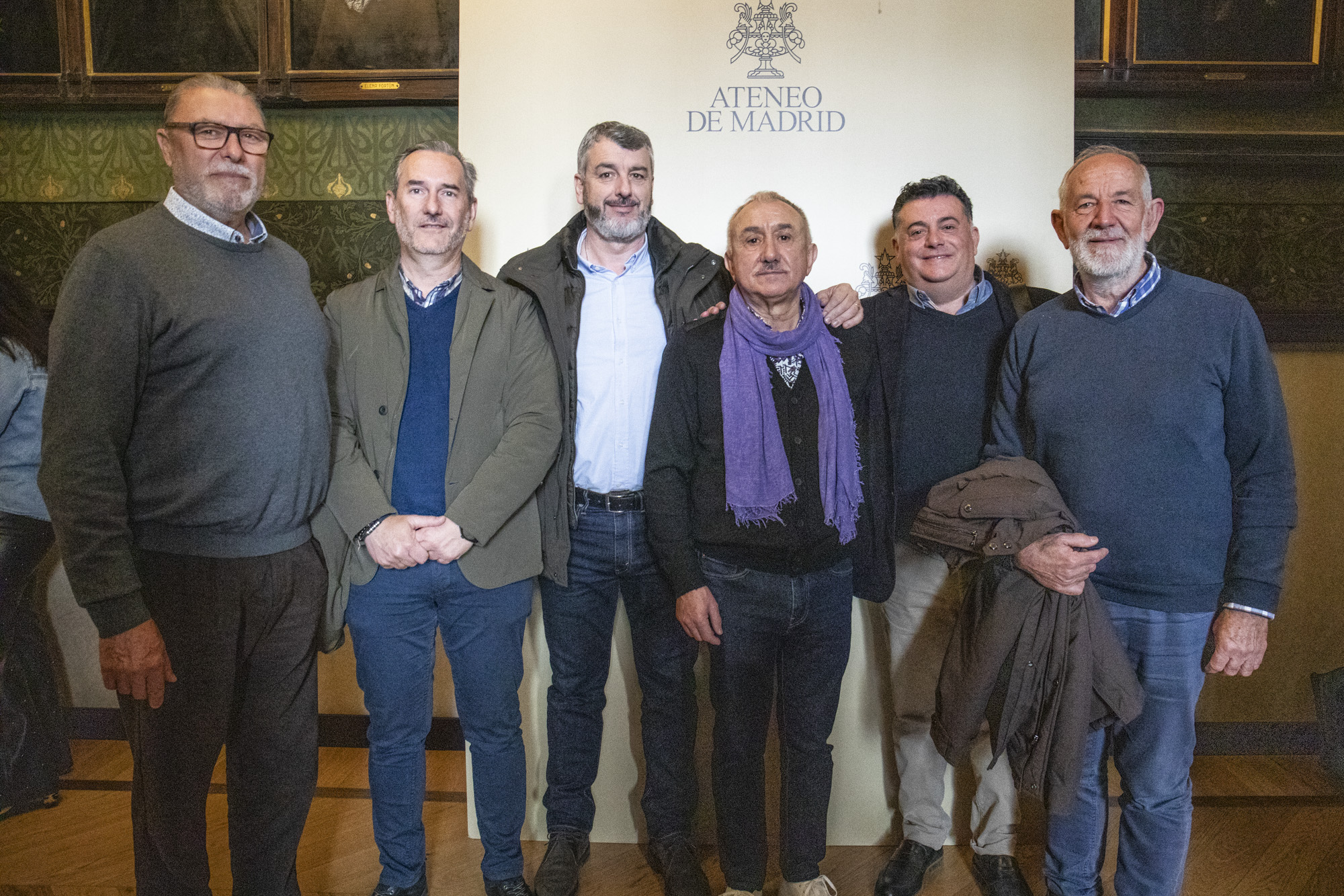 Juan Bautista Ginés, SG de UGT Sevilla, Juan Antonio González Marín, secretario de Acción Sindical y Negociación Colectiva de FeSMC UGT Andalucía, Oskar Martín, Secretario General de UGT Andalucía, Pepe Álvarez, SG de UGT, Eduardo Carrillo, SG de FeSMC UGT-A y Antonio Pavón, SG de UGT Cádiz. 