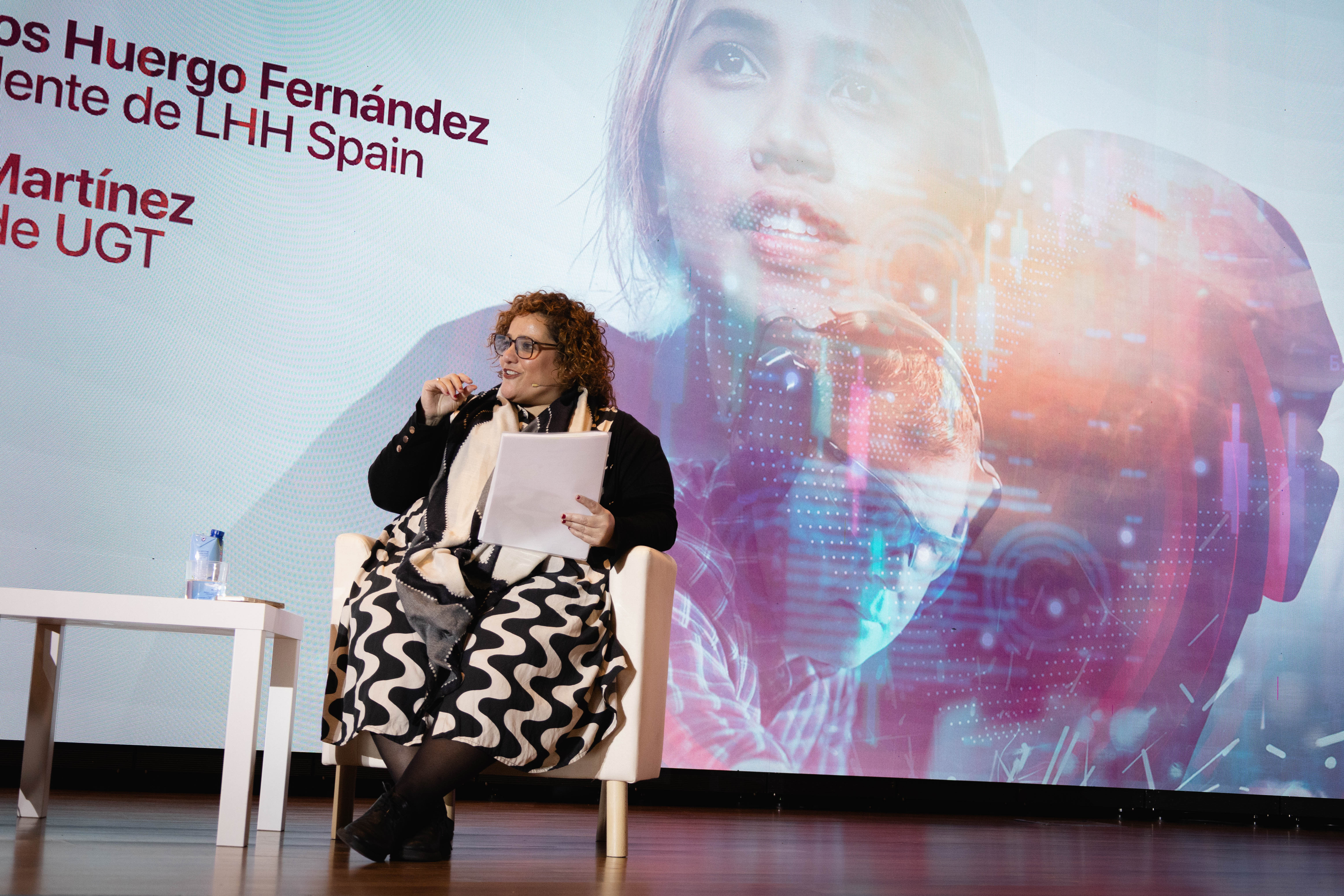 Patricia Ruíz, secretaria confederal de UGT, modera la primera mesa del evento 