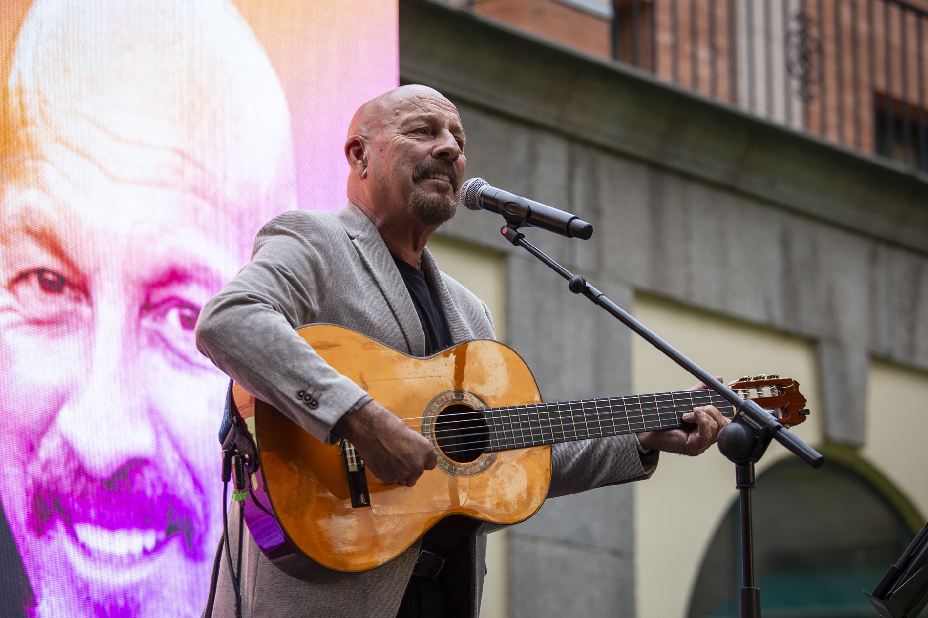 Javier Ruibal durante su actuación