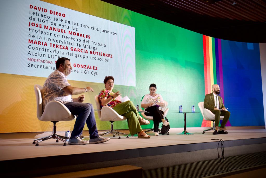 Mesa de debate sobre planes LGTBI