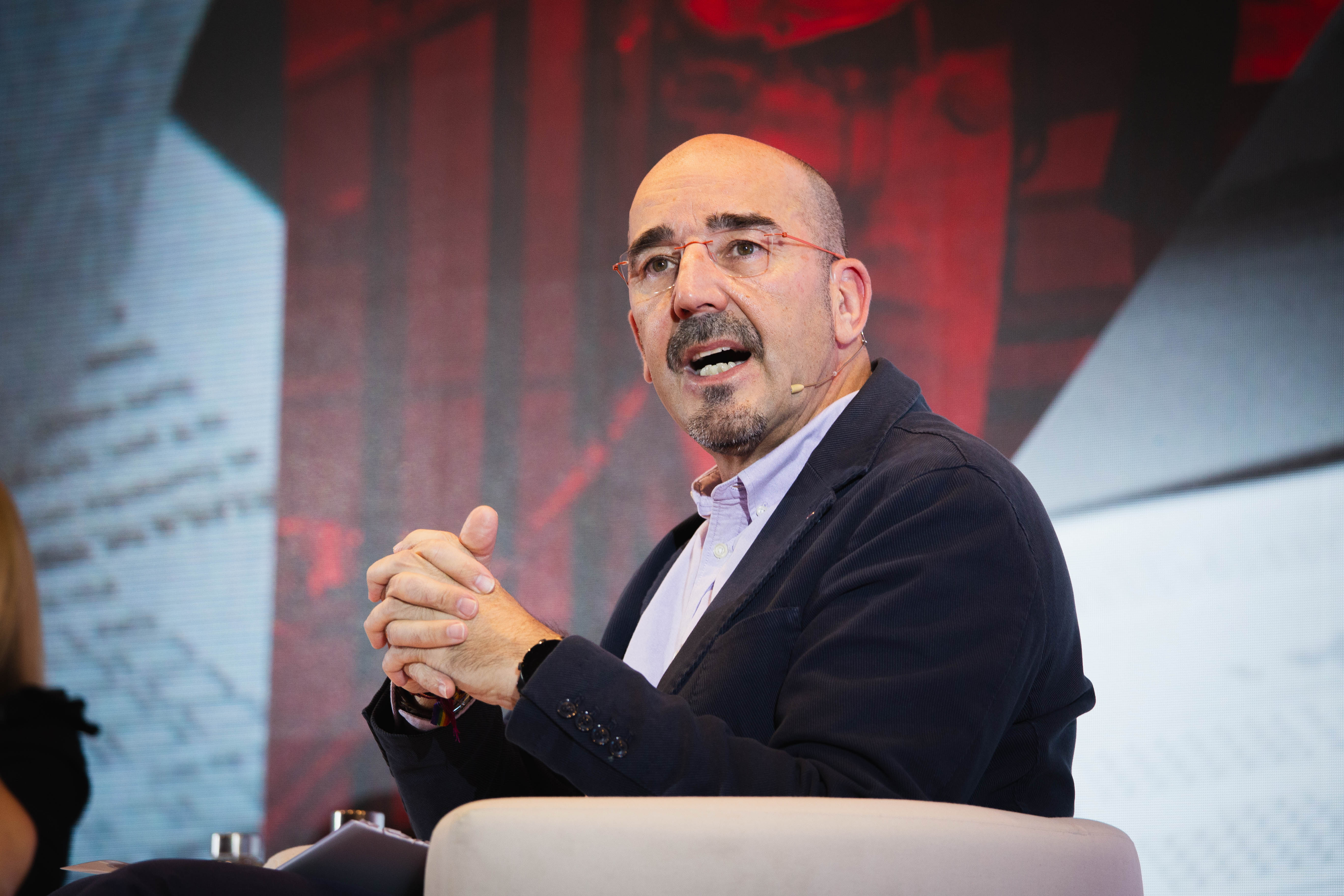 Fernando Luján, vicesecretario general de Política Sindical de UGT, interviene en la mesa