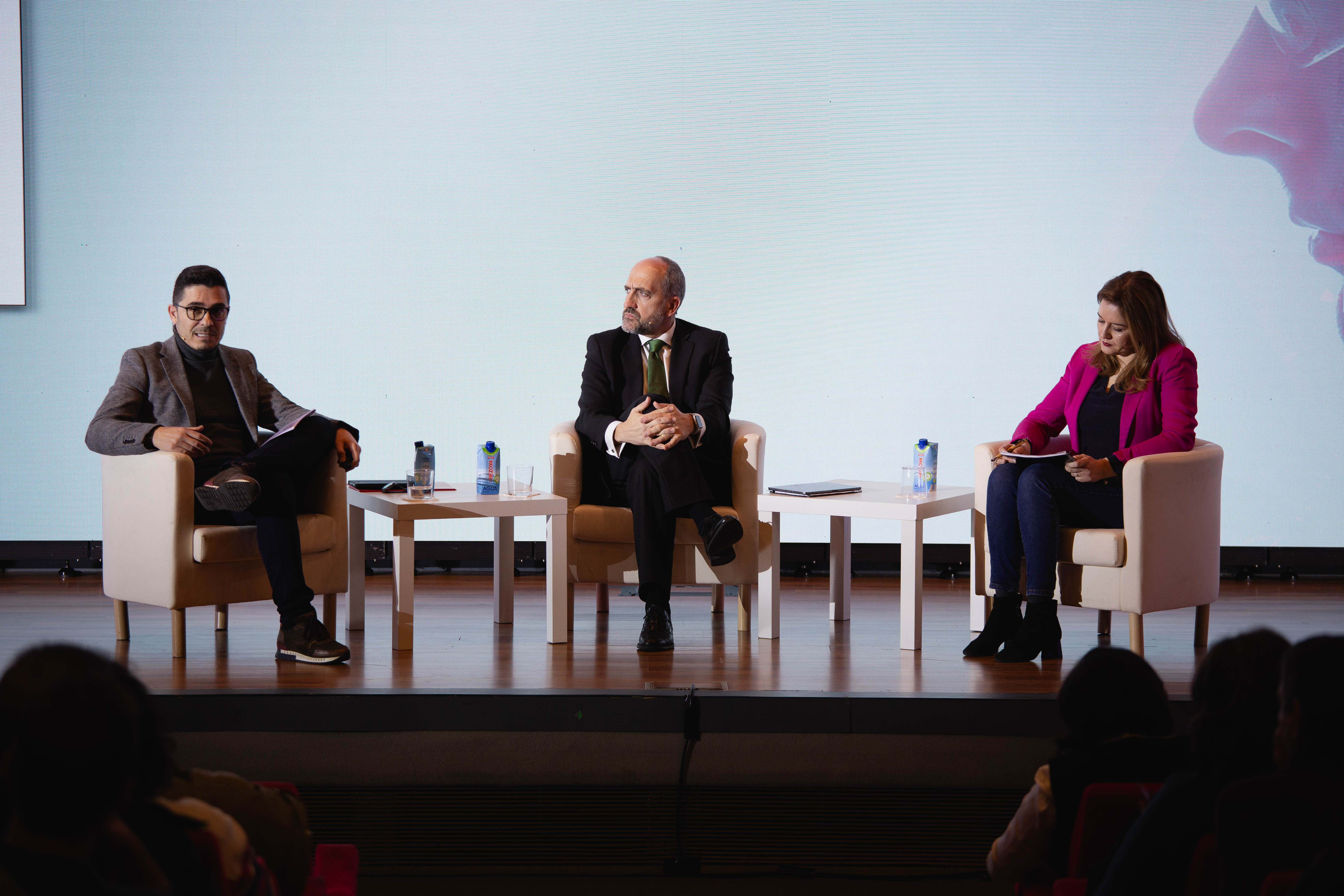 Mesa de debate 'El futuro del empleo en la industria', moderada por Ascensión Ludeña